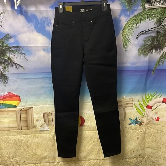 - Brand new with tags Woman’s Signature by Levi Strauss pull-on skinny. - Picture 1 of 15